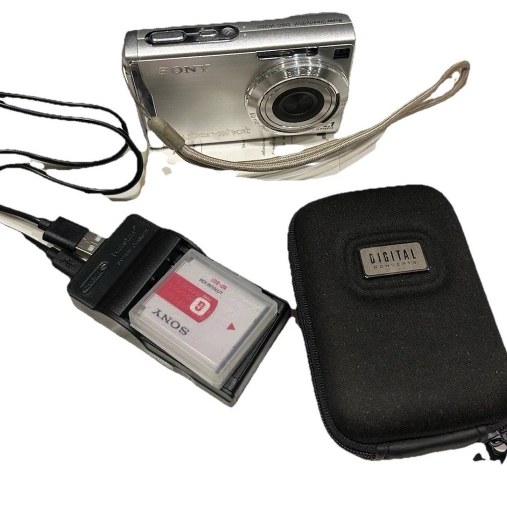 Sony Cyber-shot DSC-W200 12.1MP Digital Compact Camera Silver excellen condition